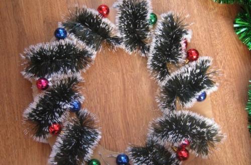 Рождественский венок своими руками: пошаговая инструкция. Как сделать новогодний венок своими руками из мишуры