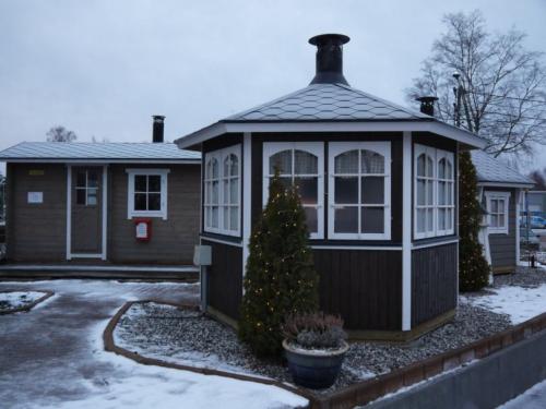 Проекты крытых беседок. Закрытые беседки: идеи обустройства и варианты дизайна. 130 фото лучших вариантов беседок и нюансы их применения в ландшафтном дизайне