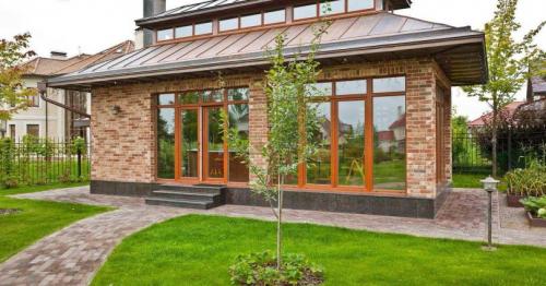 Проекты крытых беседок. Закрытые беседки: идеи обустройства и варианты дизайна. 130 фото лучших вариантов беседок и нюансы их применения в ландшафтном дизайне