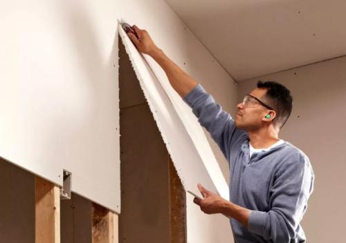 Инструмент для гипсокартона. Арсенал Мастера РУ предлагает Вам выборку лучших инструментов из предлагаемого нами ассортимента, обеспечивающих высокую производительность работ для тех, кто только собирает свой арсенал инструмента или кто хотел бы существенно повысить качество и скорость отделки (ремонта), используя современные технологии отделки по гипсокартону (для средних объемов работ - около 300-800 кв.м.):