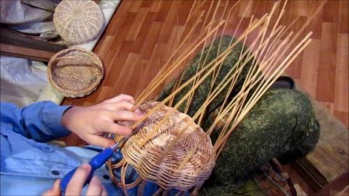 Как плести корзины из лозы. Плетение из лозы от А до Я: заготовка и обработка прутьев, нарезка веток, сушка и хранение, техника плетения корзин из ивы