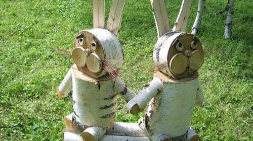 Поделки из дерева своими руками для сада. Делаем зверушек из спилов бревен