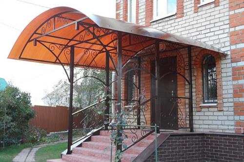 Навес во дворе. Навесы из поликарбоната во дворе частного дома: фото популярных конструкций