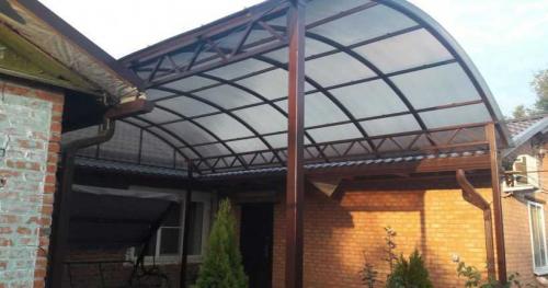 Как сделать навесы из поликарбоната своими руками. Строим навес из поликарбоната своими руками — плюсы и минусы поликарбоната, типы навесов, мастер-класс по изготовлению и установке своими руками