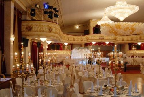 Какой декор точно не нужен на свадьбе в 2023. Модная свадьба 2022 2023 года тенденции фото цвета оформление