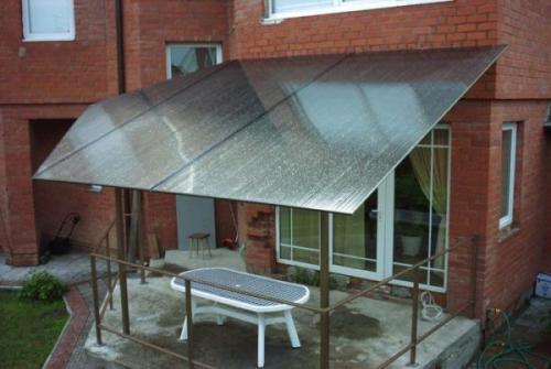 Навес из поликарбоната на деревянном каркасе. Как построить навес к дому: конструкция из дерева и поликарбоната