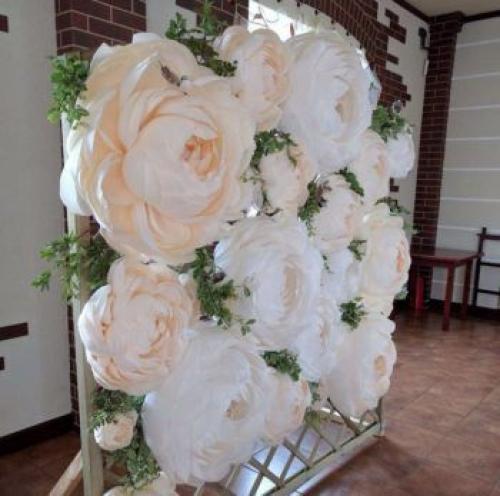 Арка из цветов своими руками. Как сделать бумажные цветы для оформления свадьбы – мастер-класс