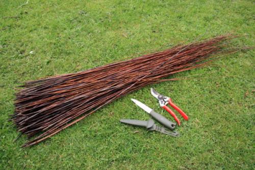 ПОДГОТОВКА лозы для ПЛЕТЕНИЯ.. Подготовка ивовой лозы к плетению 06