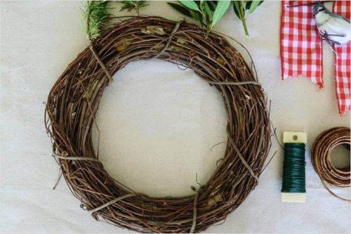 Венок из виноградной лозы к Новому году своими руками. Новогодние венки из лозы 02
