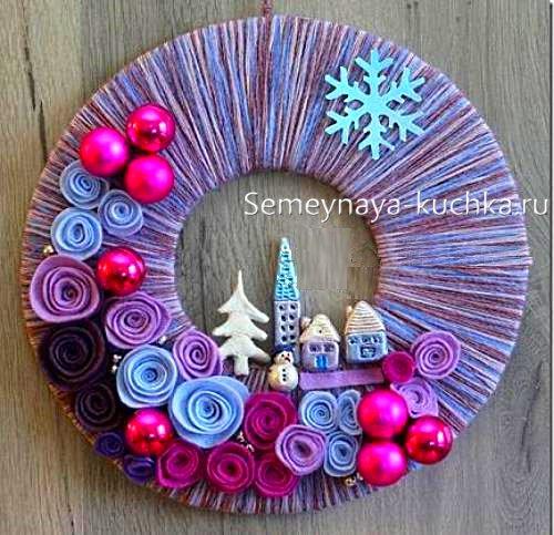 Как сделать венок из веток. Рождественского венка с плоской основой.