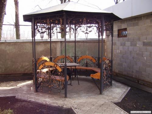 Летняя беседка для дачи. Виды конструкций