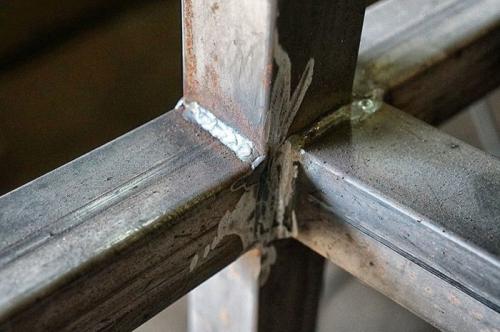 Беседка из профильной трубы без сварки. Беседка из профильной трубы: материалы, конструкции, этапы строительства