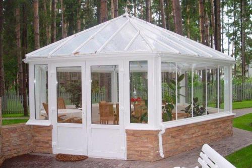 Беседка своими руками из дерева для дачи. Выбор материала