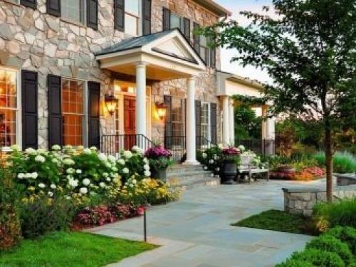 Козырек над крыльцом из поликарбоната. Особенности козырьков из поликарбоната над крыльцом 05 Козырек над крыльцом из поликарбоната. Особенности козырьков из поликарбоната над крыльцом 05