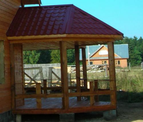 Козырек над крыльцом из поликарбоната. Особенности козырьков из поликарбоната над крыльцом 03 Козырек над крыльцом из поликарбоната. Особенности козырьков из поликарбоната над крыльцом 03