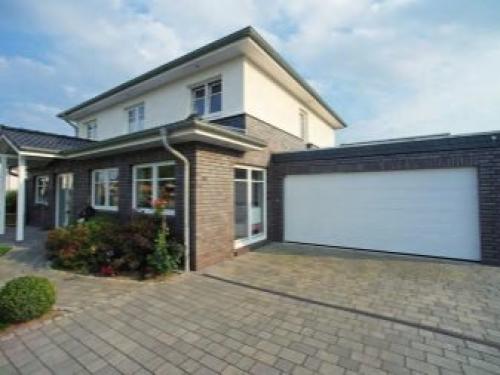 Козырек над крыльцом из поликарбоната. Особенности козырьков из поликарбоната над крыльцом 04 Козырек над крыльцом из поликарбоната. Особенности козырьков из поликарбоната над крыльцом 04