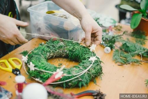 Венок из веток новогодний. Как сделать рождественский или новогодний венок своими руками