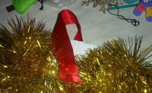 Новогодний венок из мишуры своими руками пошагово. Рождественский венок 2023 своими руками для детей. Мастер-классы из разных материалов