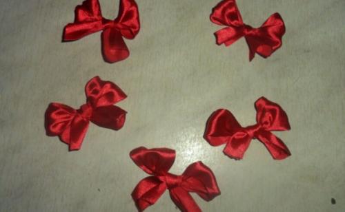 Новогодний венок из мишуры своими руками пошагово. Рождественский венок 2023 своими руками для детей. Мастер-классы из разных материалов