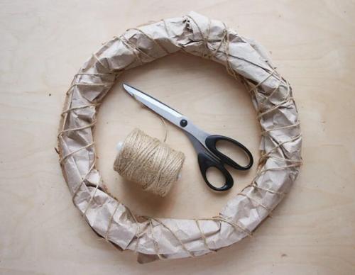 Новогодний венок своими руками с детьми. Новогодний (рождественский) венок своими руками — 8 мастер-классов декора из подручных средств