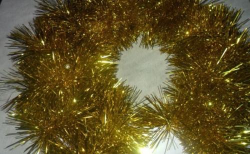 Новогодний венок из мишуры своими руками пошагово. Рождественский венок 2023 своими руками для детей. Мастер-классы из разных материалов