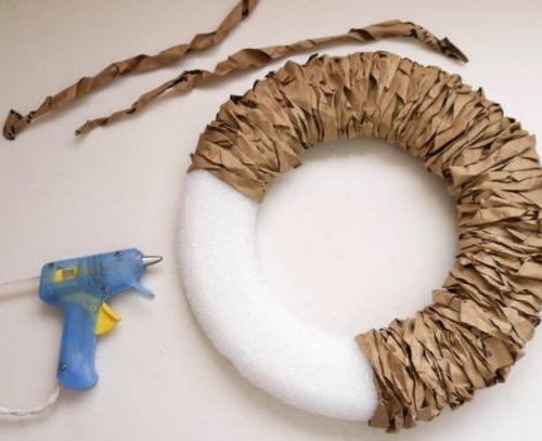 Новогодний венок своими руками с детьми. Новогодний (рождественский) венок своими руками — 8 мастер-классов декора из подручных средств