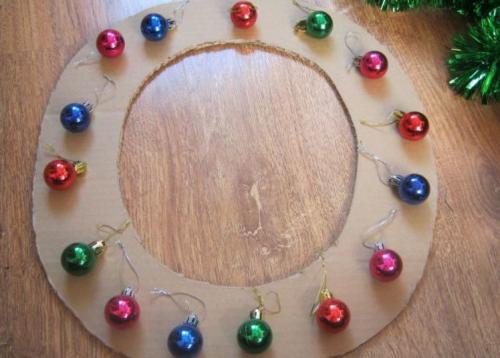 Новогодний венок своими руками из бумаги. Новогодний венок своими руками. 12 мастер-классов по изготовлению венков в домашних условиях