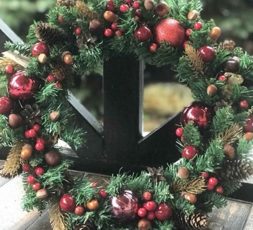 Новогодний венок из мишуры своими руками пошагово. Рождественский венок 2023 своими руками для детей. Мастер-классы из разных материалов