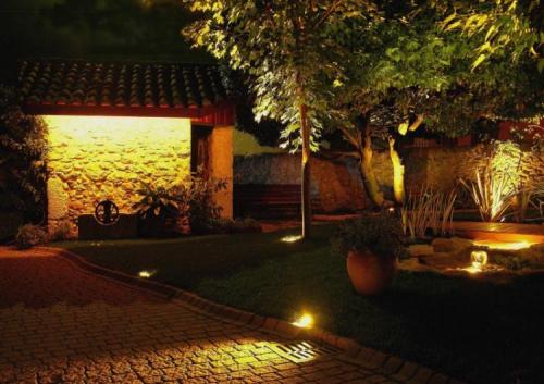 Украшение сада своими руками из подручных материалов. 90 идей украшений для сада своими руками (фото)