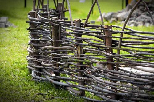 Забор из веток своими руками. Как сделать плетень для забора из веток своими руками