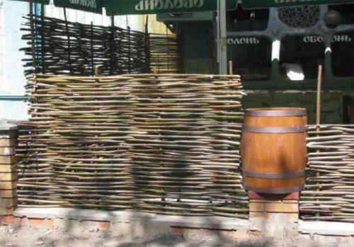 Забор из лозы своими руками. Плетеный забор из лозы –, как сделать, установить и украсить забор из плетеной лозы. Мастер-класс изготовления (125 фото)