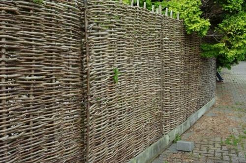 Забор из веток своими руками. Как сделать плетень для забора из веток своими руками