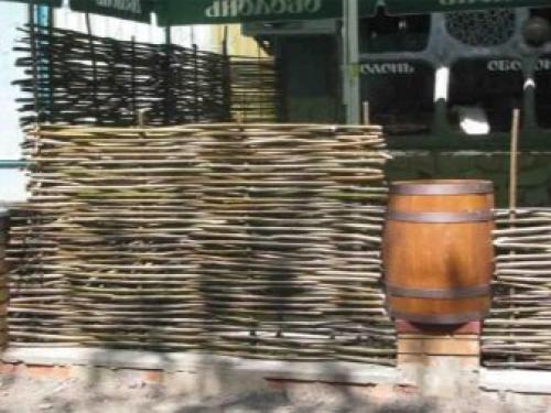 Как сделать плетень своими руками из веток лозы и ивы. Фото-идеи 13