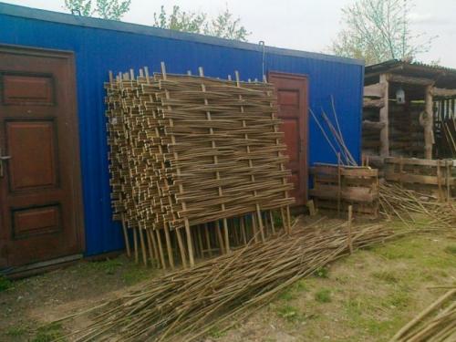 Забор из лозы своими руками. Плетеный забор из лозы –, как сделать, установить и украсить забор из плетеной лозы. Мастер-класс изготовления (125 фото)