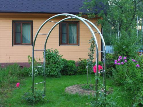 Садовые арки для вьющихся растений. Виды материалов арки для цветов и вьющихся растений