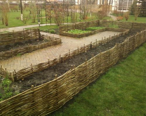 Плетеный забор из веток. Особенности 22
