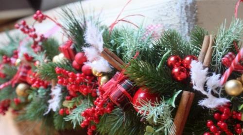 Новогодняя арка из веток. Хвойные гирлянды в новогоднем интерьере