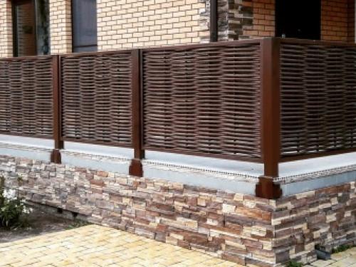 Плетеный забор из лозы. Особенности плетня для дачи, плюсы и минусы 02 Плетеный забор из лозы. Особенности плетня для дачи, плюсы и минусы 02