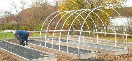 Как сделать теплицу из подручных средств. Руководство, как сделать парник из подручных материалов: особенности конструкции, чертежи и расчеты, фото