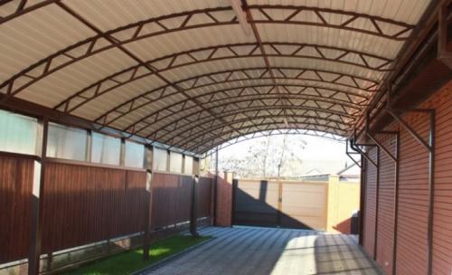 Навес из металлопрофиля своими руками. Все о навесах из металлопрофиля, примыкающих к дому 04 Навес из металлопрофиля своими руками. Все о навесах из металлопрофиля, примыкающих к дому 04