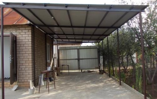 Навес из металлопрофиля своими руками. Все о навесах из металлопрофиля, примыкающих к дому 05 Навес из металлопрофиля своими руками. Все о навесах из металлопрофиля, примыкающих к дому 05