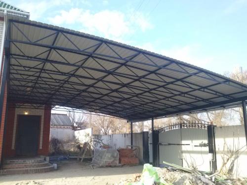 Навес для автомобиля из металлопрофиля. Навес для машины из профильной трубы: что нужно знать авторам и будущим владельцам? 05