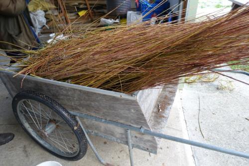 Плетение корзин из лозы пошагово. Корзины из лозы и ивы — пошаговая инструкция для начинающих + 100 фото