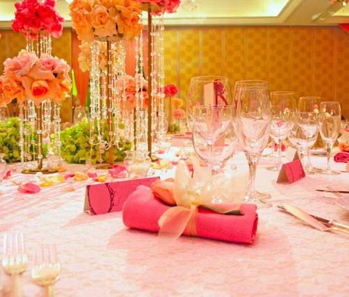 Оригинальные идеи для свадьбы своими руками. Свадебные украшения, поделки и аксессуары своими руками: фото оригинального свадебного декора