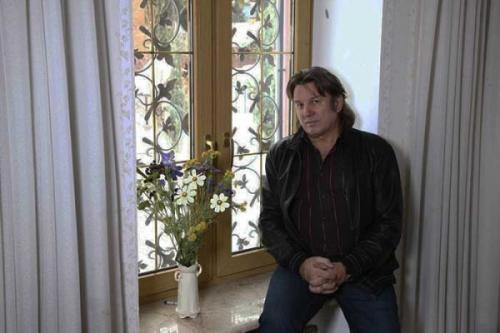 Она взяла лозу и воткнула в землю. 03 Она взяла лозу и воткнула в землю. 03