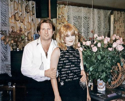 Она взяла лозу и воткнула в землю. 04 Она взяла лозу и воткнула в землю. 04