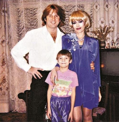 Она взяла лозу и воткнула в землю. 05 Она взяла лозу и воткнула в землю. 05