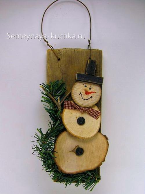 Поделки из спилов дерева на Новый год. на Новый Год.