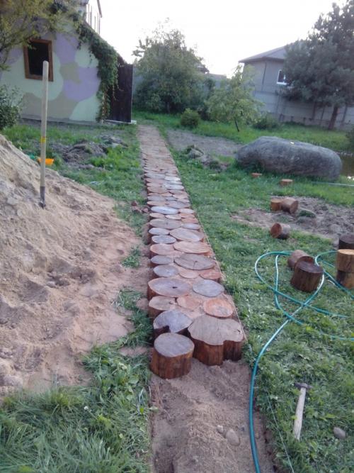 Мощение деревянными спилами. Дорожка из срезов дерева. Нюансы.